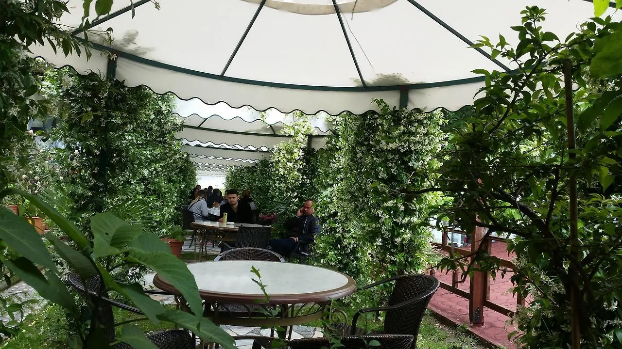 Hotel Vataksi Berdic e Siperme