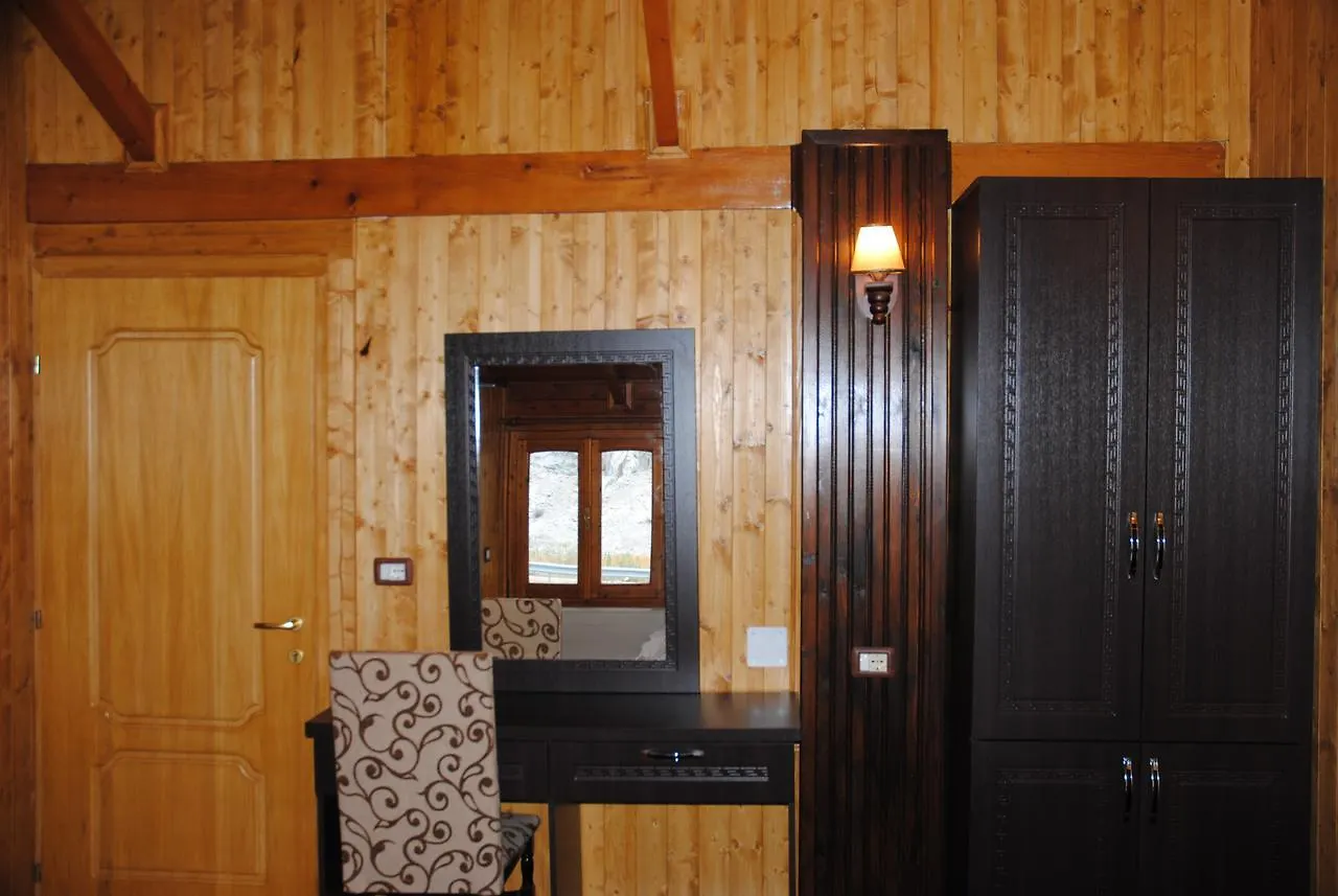 Hotel Vataksi Berdic e Siperme