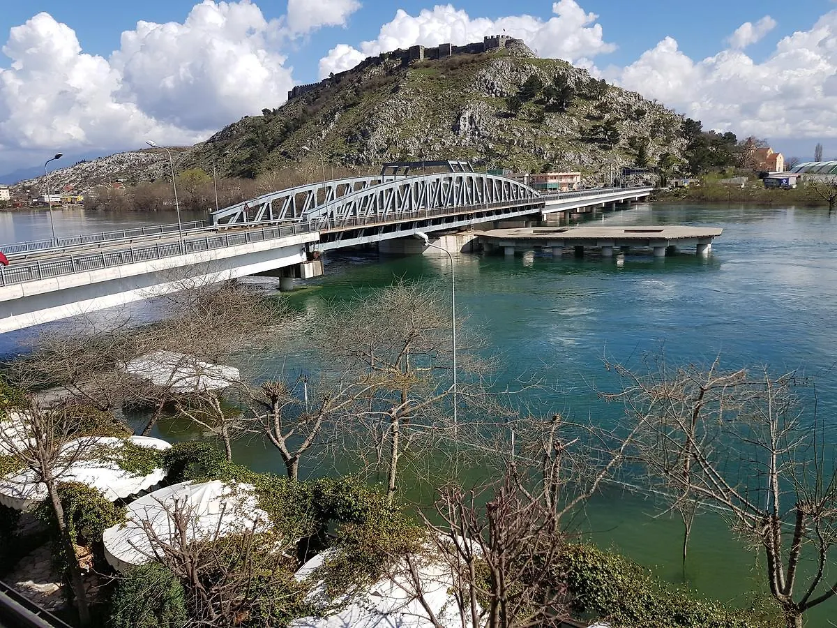 Hotel Vataksi Berdic e Siperme