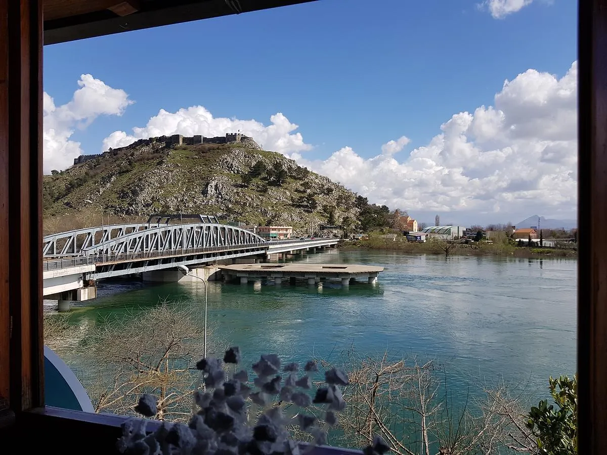 Hotel Vataksi Berdic e Siperme