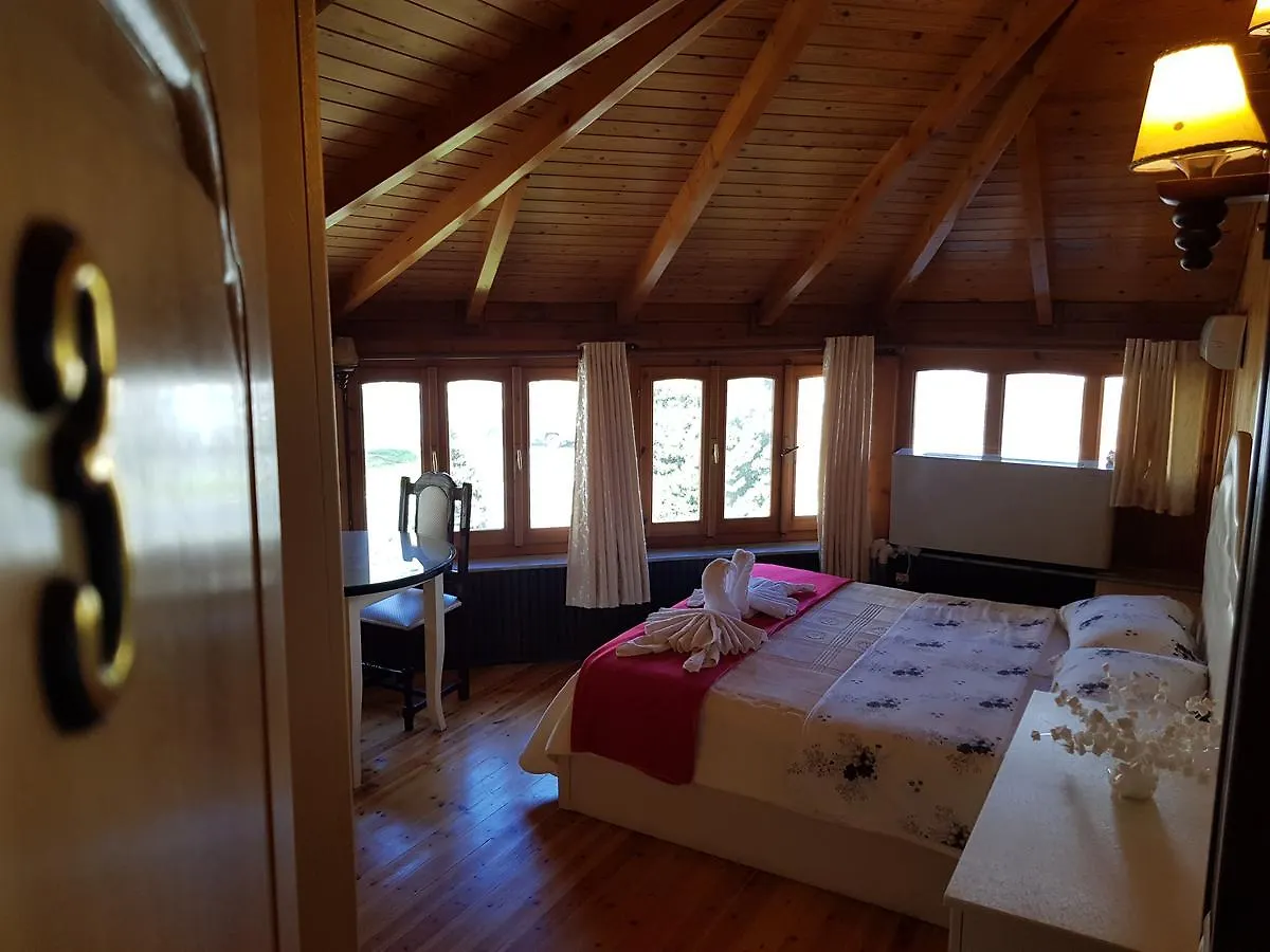 Hotel Vataksi Berdic e Siperme 3*,